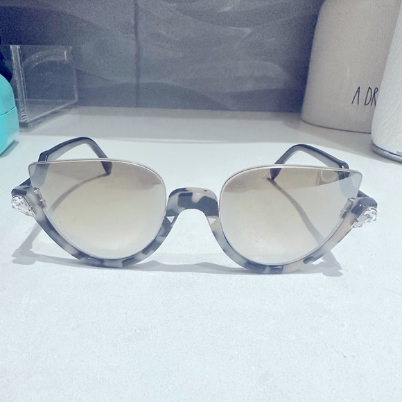Fendi Sunglasses - Picture 1 of 4